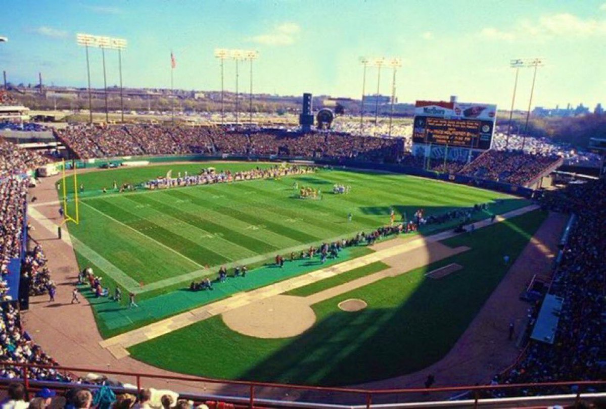 Super70sSports's tweet photo. Throw up a hand if you can remember when the Packers played some home games every year in Milwaukee. https://t.co/Y4a5XW1lm0
