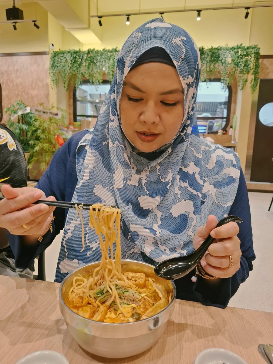 WedjaLidia's tweet photo. NEW ON THE MENU at Yalo Yalo Yumm! Bold flavours, comforting classics, and refreshing drinks await. From laksa and nasi lemak to bingsu desserts, there’s something to love in every bite. Come try it all at Yalo Yalo Yumm! https://t.co/za3VR4MKKl