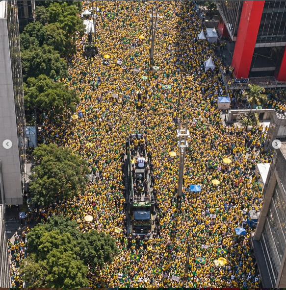 LunaBambam74's tweet photo. 🗣️ Parabéns São Paulo! 💛💚 Parabéns Brasil! ✨🇧🇷✨ Avenida Paulista lotada! 🤌🏼 #blocodo22
Povo brasileiro quer @flaviobolsonaro #presidente do Brasil! 🇧🇷
Obrigado @nikolasferreiradm - o maior cabo eleitoral de Flávio Bolsonaro! 🫶🏻 O piá gigante do país.
Obrigado São Paulo! 👏🏼
Vem com fé! ✌🏼✌🏼 O Brasil tem futuro! ⭐️🌟⭐️