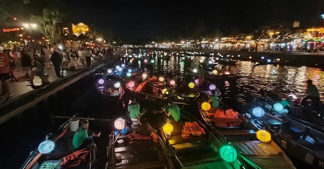 Andeersoon_157's tweet photo. Hoi An is one of the most enchanting places I’ve ever visited. https://t.co/dM4aJvFGhO