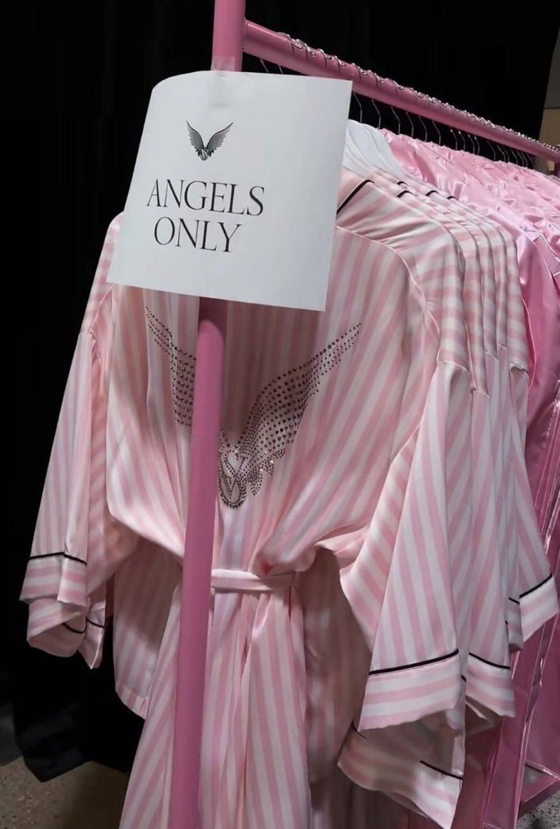 wolfiepoly's tweet photo. happy victoria’s secret day!! https://t.co/bIAwT91Dhe