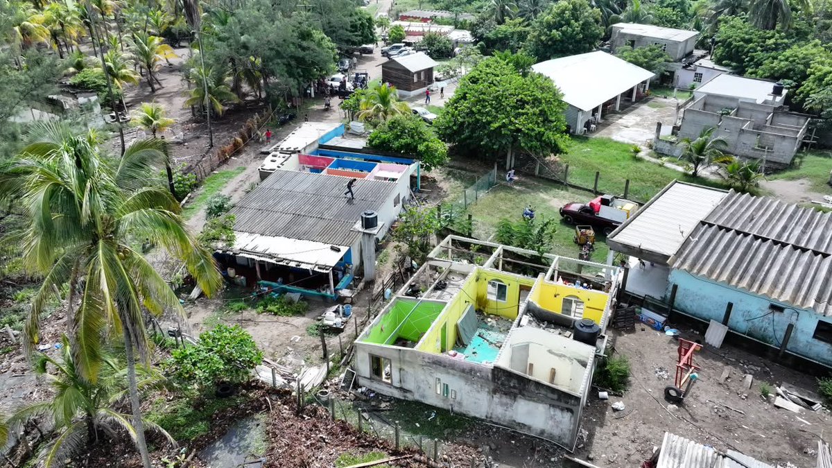Gobdetabasco's tweet photo. Este día continúa la atención a familias afectadas en la colonia Pénjamo de Chiltepec, en el municipio de Paraíso. 
https://t.co/wqqq6gnCxc
#GobiernoDelPueblo
#ProtecciónCivil https://t.co/gFOsjc1LSG