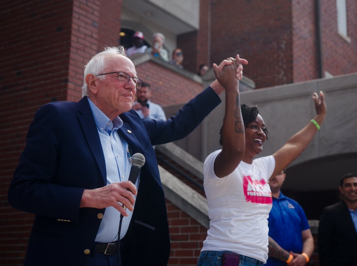 BernieSanders's tweet photo. Incredible event in Gainesville today. More than 2,800 people turned out — 2,000 outside in the overflow. 

The oligarchs got the money. We’ve got the people. 

Watch out Washington, D.C. Angie Nixon is coming. https://t.co/fYNL1YEJ4t