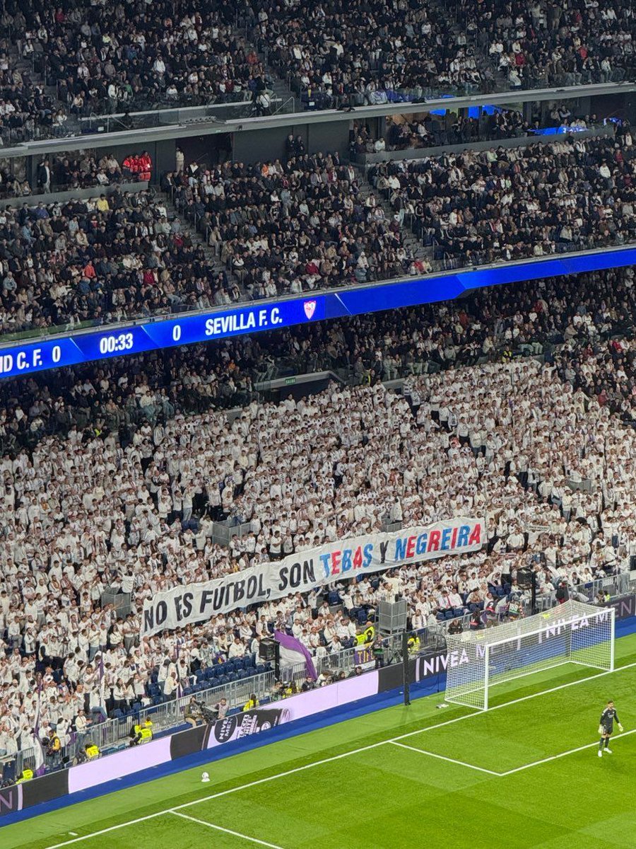 jdwelkora's tweet photo. رسالة قوية من مدرجات السانتياغو برنابيو..

جماهير ريال مدريد ترفع رسالة ساخنة ضد خابي تيباس وقضية نغريرا قبل انطلاق المواجهة. 🔥

#الدوري_الإسباني https://t.co/ZRviDBOtol