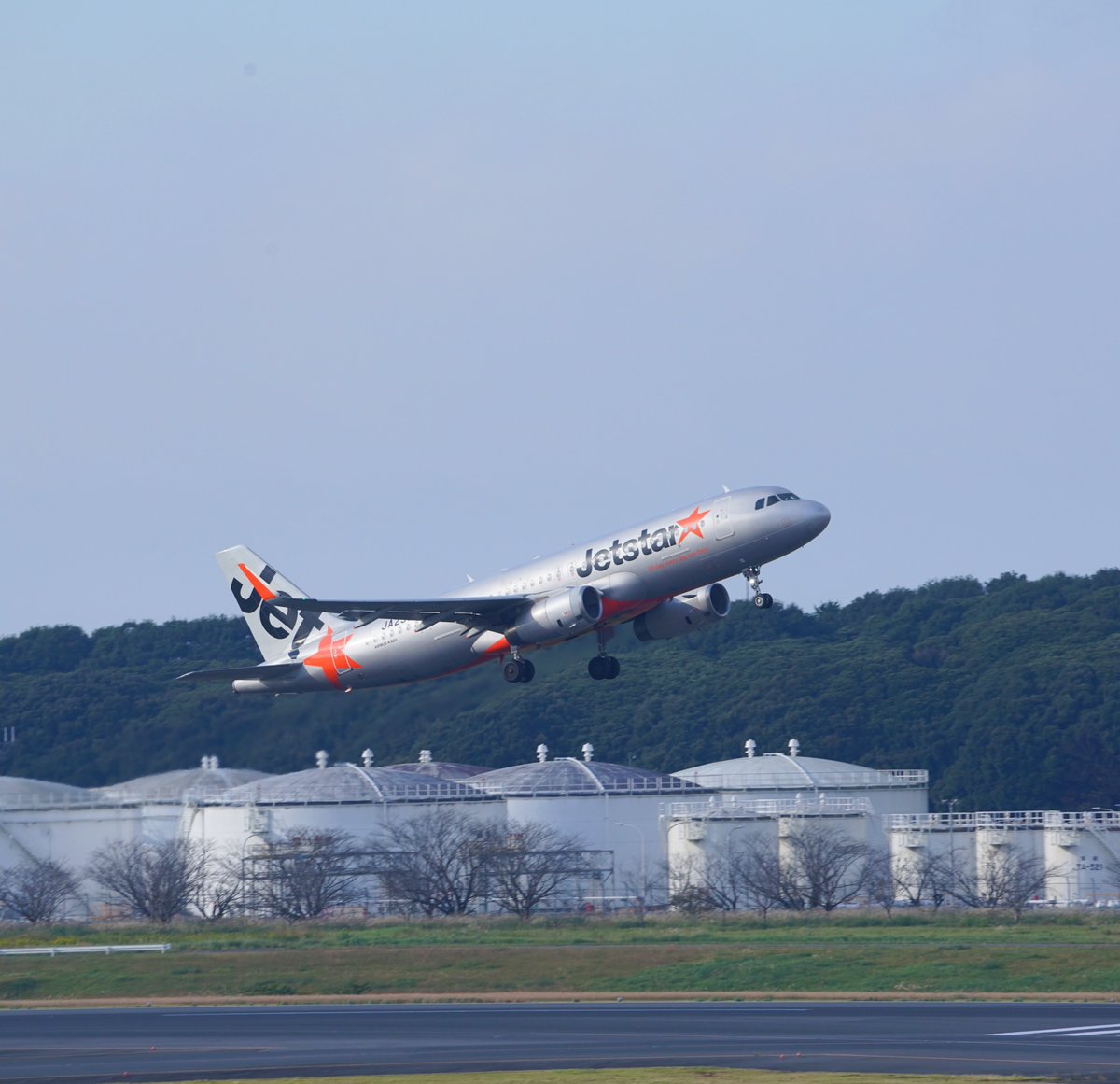 102yukikaze773's tweet photo. おはようございます😃
#jetstar #ジェットスター
#ジェットスタージャパン 
#エアバスa320 
#成田空港 https://t.co/eoC72Q8UjJ