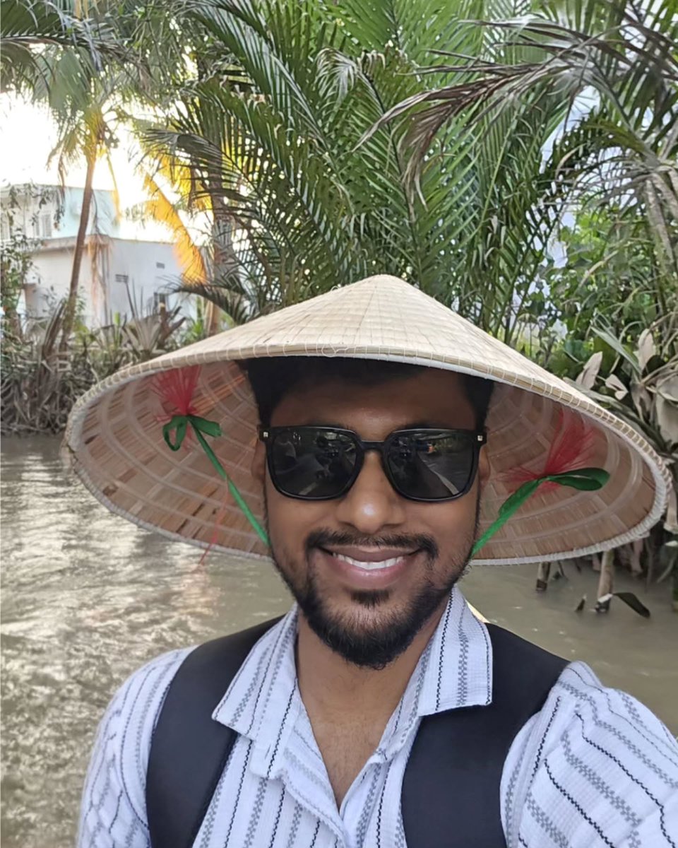 Cesa1986's tweet photo. Explore the Mekong Delta’s hidden waterways by traditional boat. A must-do near Ho Chi Minh City, with lush coconut palms and peaceful backwaters. https://t.co/yHKVn33FEJ