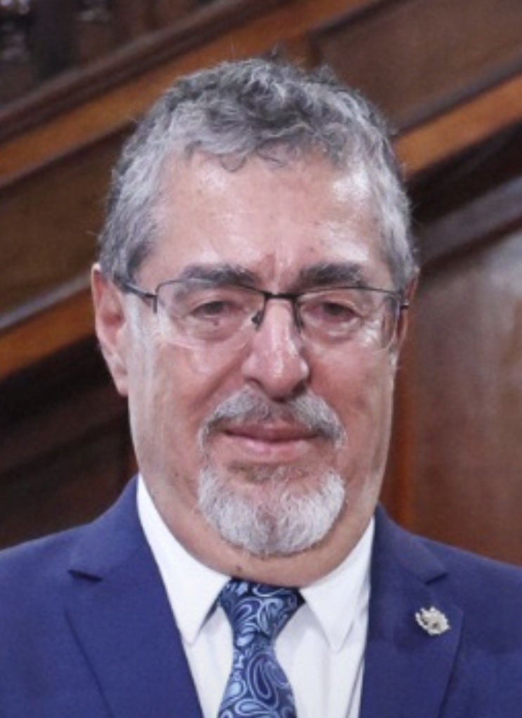 JpProvida's tweet photo. Y si estuviera Doña Coni en el MP, qué diría el INUTIL @BArevalodeLeon?
—YA LA HABRÍA CULPADO DE TODO... montaron un circo y lo declararon en reserva INCREÍBLE 😂
Vaya que los fiscales clave del anterior MP no están, para que los INÚTILES ASUMAN COMPLETAMENTE ESTE FRACASO
☝🏼🇬🇹 https://t.co/oXLZj7iJnP