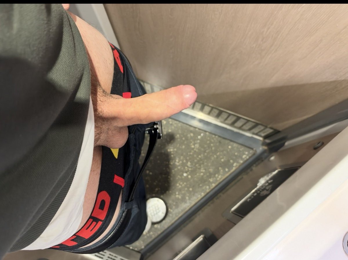 HornyScottishl1's tweet photo. Got so fucking horny on the train https://t.co/vmL4CjGiLB
