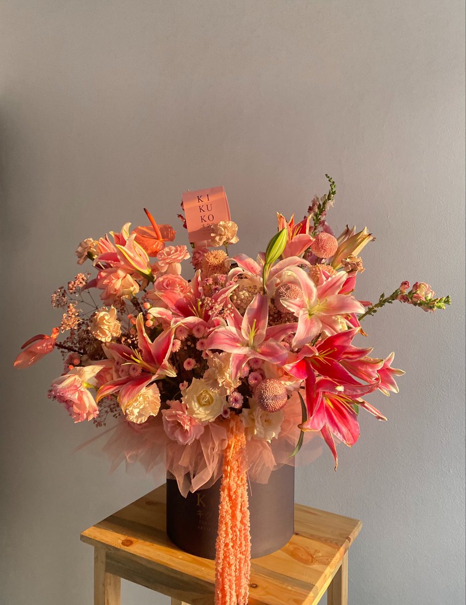 christwyneee's tweet photo. karna sebagian udah layu, aku selametin yg masih bertahan🥹🥰 lilies n baby’s breath yg mau aku keep, roses and carnations nya aku biarin ajaa wkwk https://t.co/c0PpqYnsS7