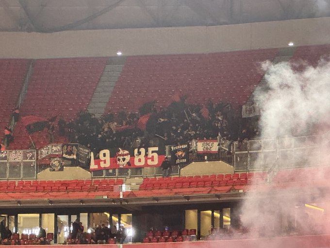 _FootPlus's tweet photo. 🚨 LE PARCAGE NICOIS AU GROUPAMA STADIUM ! 🔥

Les supporters de l'OGC Nice ont fait le déplacement pour soutenir le Gym face à l'OL.

#OLOGCN #OGCNice #OL #Ligue1 #Supporters https://t.co/i7Xg8jjlDS