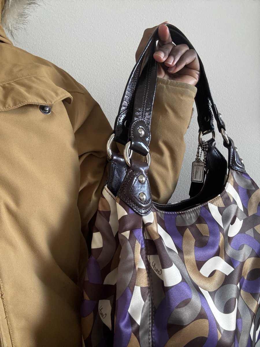 antifigs's tweet photo. #overthemoon because I found a bag that goes with my Fall/Winter jacket rotation https://t.co/ske20m0Zo2