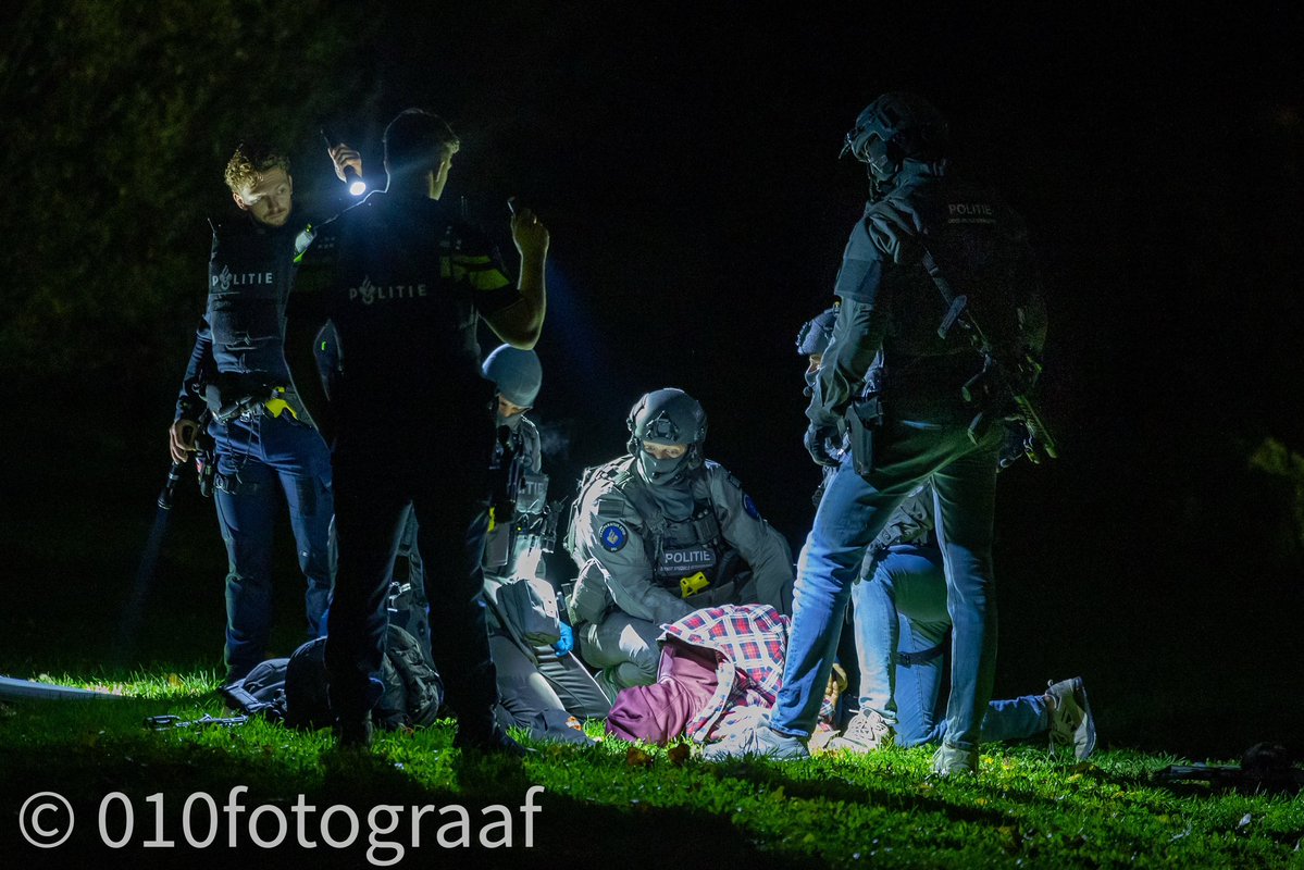 Arrestatieteam schiet man in been aan Achterzeedijk in Barendrecht