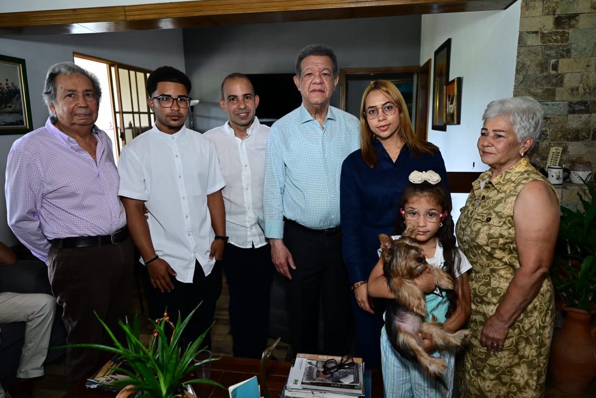 FPcomunica's tweet photo. #FPComunica |

AHORA: #LeonelEnLaVega realiza vista a la residencia de Paul Amín Piña, alcalde de Tireo por la #FuerzaDelPueblo. https://t.co/5fUgmieYYu