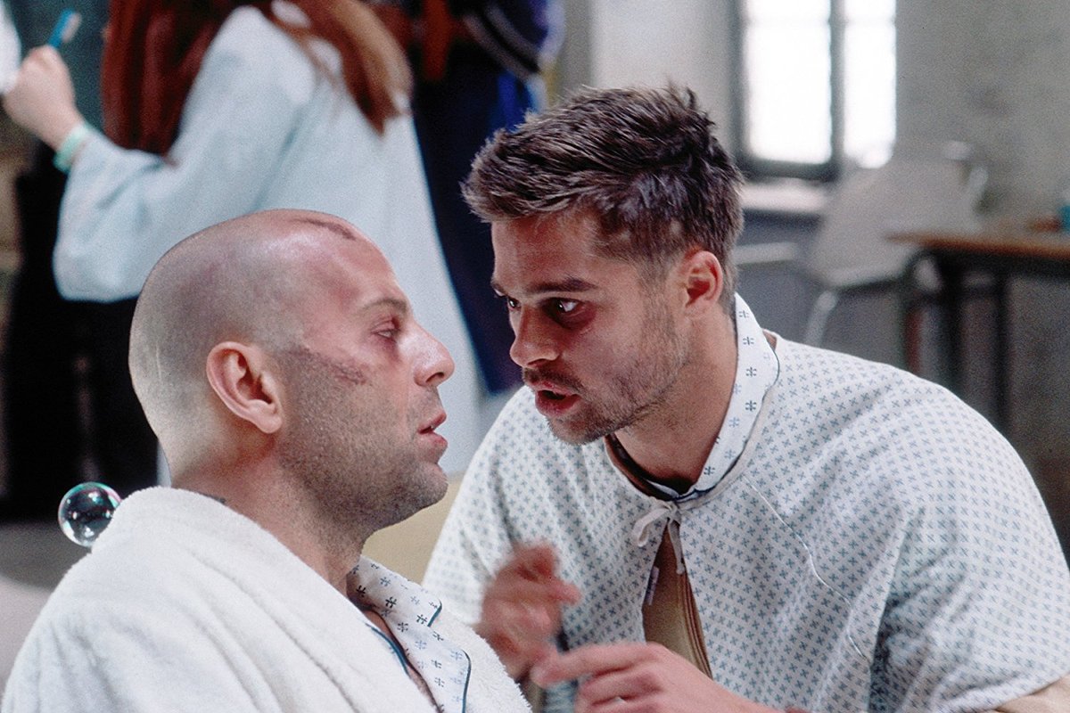 filmozrouti's tweet photo. Sci-fi 12 opic málem vypadalo úplně jinak 🐒 Brad Pitt mohl hrát hlavní roli a Willis nebyl režisérův favorit 😳

👉 https://t.co/9usKFXlYjA

#12opic #BruceWillis #BradPitt #TerryGilliam https://t.co/NxEPVKJ4cG