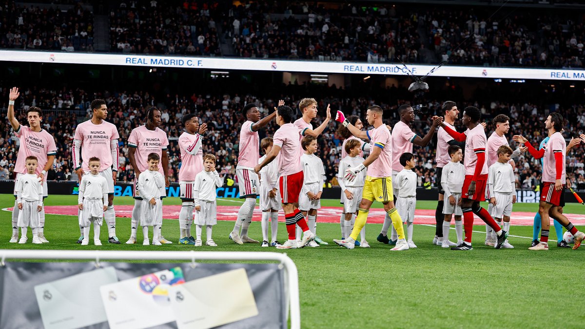realmadrid's tweet photo. 🩷 ¡Camisetas rosas contra el cáncer de mama! 🩷
👕 @Solan_de_Cabras 
@RealMadrid 🫸🫷 @SevillaFC https://t.co/g0B7UnsIbx