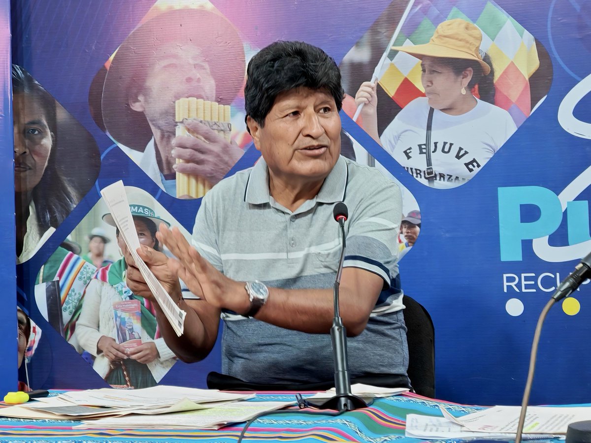 evoespueblo's tweet photo. Que espera el Fiscal Urioste para investigar los audios de Cerimedo ? 

Buscar muertos para garantizar gobernabilidad, disponer de policías al margen de sus mandos, gestionar el ingreso de fuerzas extranjeras, usar dinero del pueblo para detenernos y pedir protección política no merece una investigación inmediata?

Quién le dio poder a Cerimedo para actuar como si estuviera por encima del Estado?

El silencio de la Fiscalía es inaceptable. Su obligación es investigar, no mirar a otro lado cuando las denuncias comprometen al poder político.