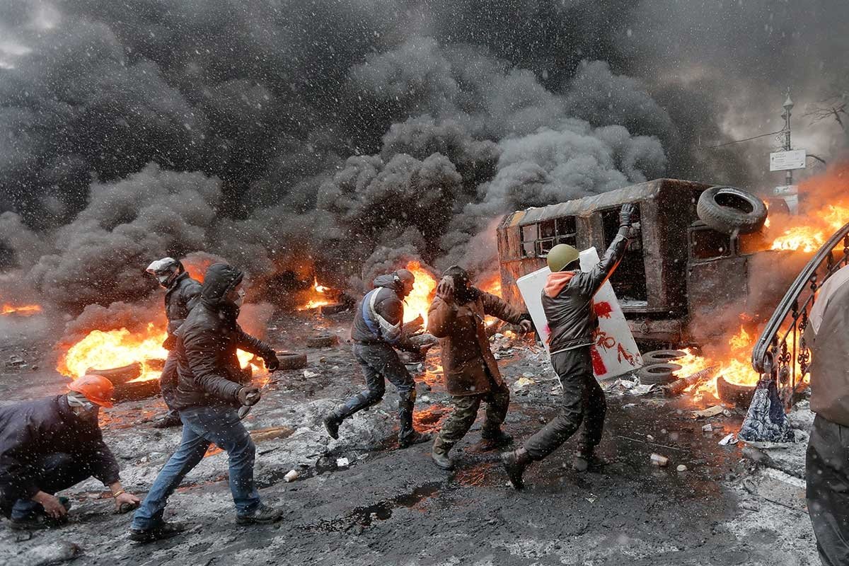 realPlebejer's tweet photo. Für mich gilt bei Unruhen im Westen ein einfacher  Maidan-Test: machen die Protestler irgendwas, das über das Maß an Kriminalität &amp; Gewalt des Maidan 2013/2014 hinausgeht, der vom Westen als demokratischer Protest verteidigt wurde? Wenn nein, dann braucht sich niemand aufzuregen. https://t.co/d9f8fOo0R0