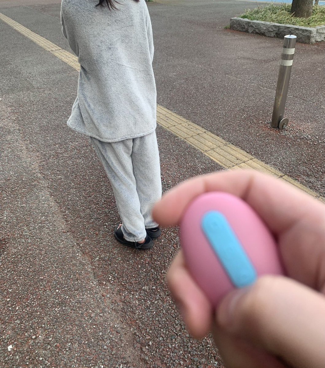 Yacinus78's tweet photo. 人目の付く公園で

https://t.co/fOzzIhoWKX https://t.co/51Mwya9iS2