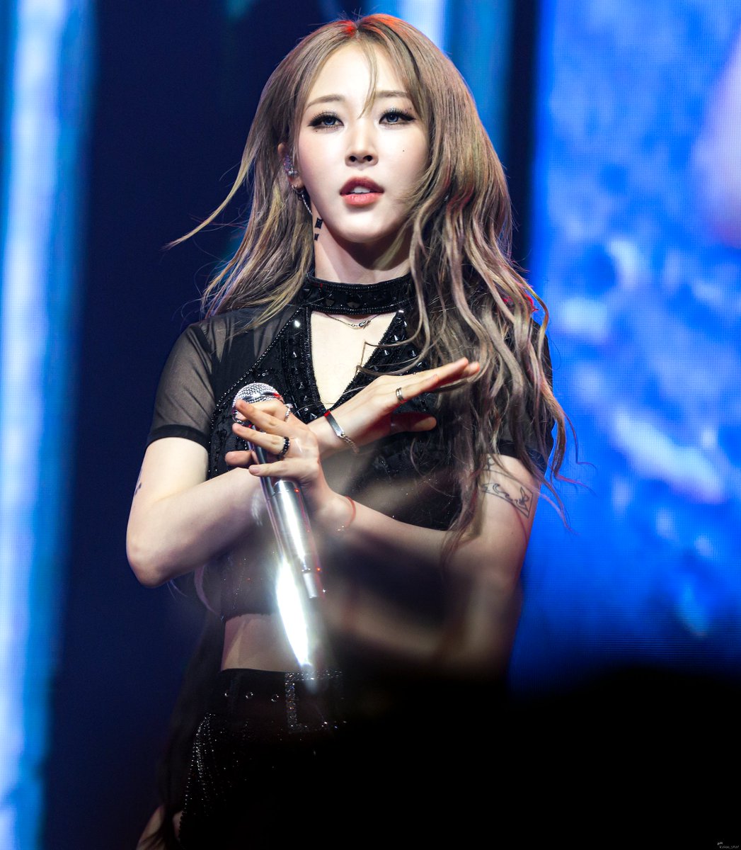 k_moo_star's tweet photo. [ Moonbyul 문별🐹 ]                                          
260808  마마무 WORLD TOUR [4WARD]  
IN MANILA (2)    

#마마무 #MAMAMOO #문별 #MoonByul #ムンビョル https://t.co/NkrKw0dTlW