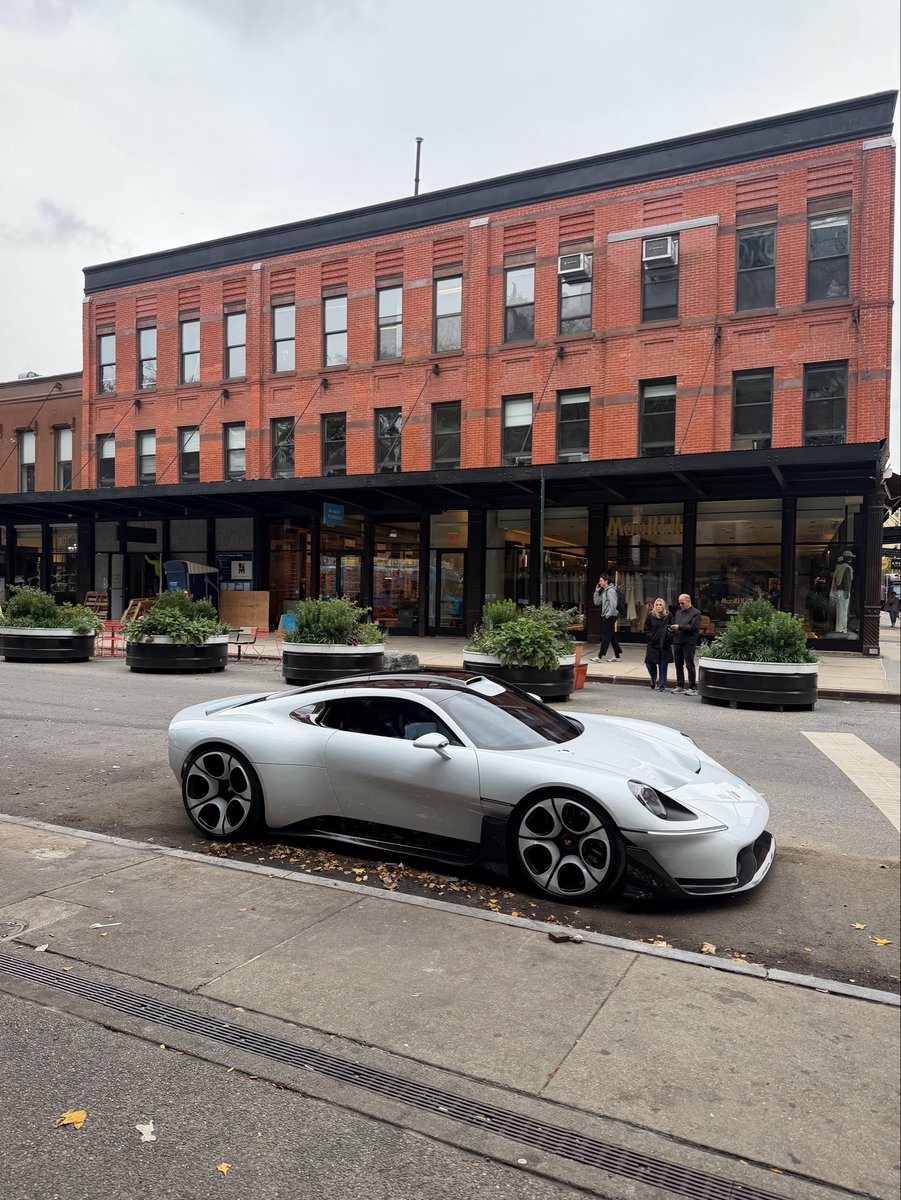 porsche_light's tweet photo. Mission S in the New Yorks Streets⚡️ https://t.co/1lOiKPhyNe