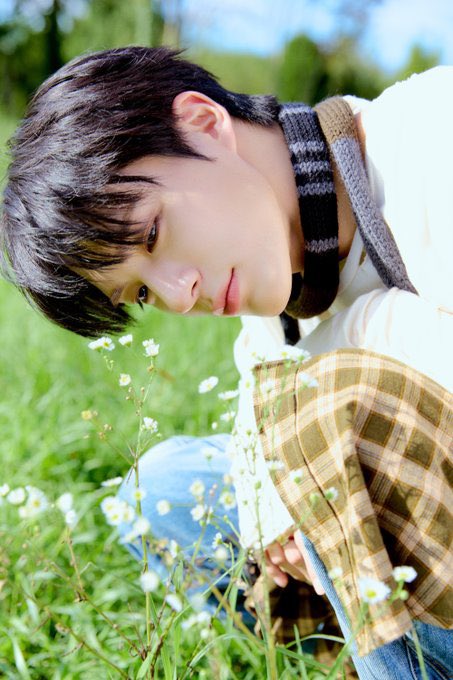 aftersummerpls's tweet photo. เฮียหึงเฮียหึงนะรู้ไหมเฮียหึงมากไม่ชอบเลยเวลาที่เธอไปคุยกับคนอื่นไม่ชอบเลยเวลาเธอยิ้มให้ใครไม่ชอบเลยเวลาที่ใครมาทำตัวสนิทสนมกับเธอเฮียรู้ว่าเฮียไม่มีสิทธิ์ไปห้ามเธอทุกอย่างแต่เฮียก็อดหึงไม่ได้จริง ๆ ก็เฮียชอบเธอมากขนาดนี้จะให้เฮียไม่รู้สึกอะไรเลยได้ยังไงเฮียอยากเป็นคนที่เธอคิดถึงเป็นคนที่เธออยากคุยด้วยเป็นคนที่เธออยากเล่าเรื่องทุกอย่างให้ฟังเวลาเธอมีความสุขเฮียก็อยากเป็นคนที่ได้เห็นรอยยิ้มของเธอเวลาเธอเสียใจเฮียก็อยากเป็นคนแรกที่เธอนึกถึงเวลาเธอเหนื่อยเฮียก็อยากให้เธอมาพักอยู่ข้าง ๆ เฮีย