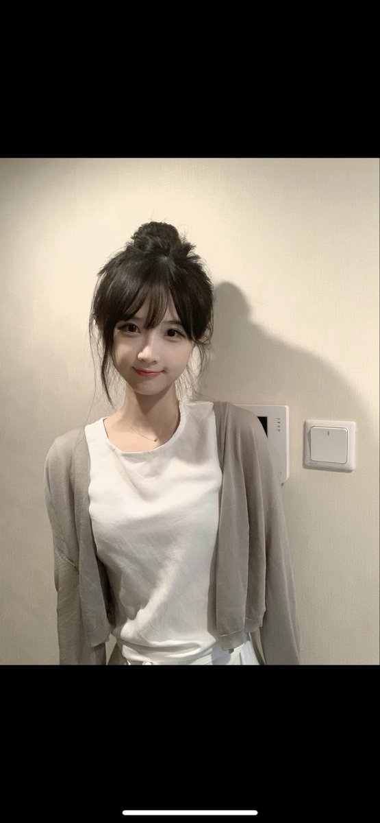 angela00yp4's tweet photo. 睡醒了，继续继续！！！😂

谁要看我16岁到23的福吗？？？

在线的赶紧来     多来锐评一下！ https://t.co/HsVrAAgquE