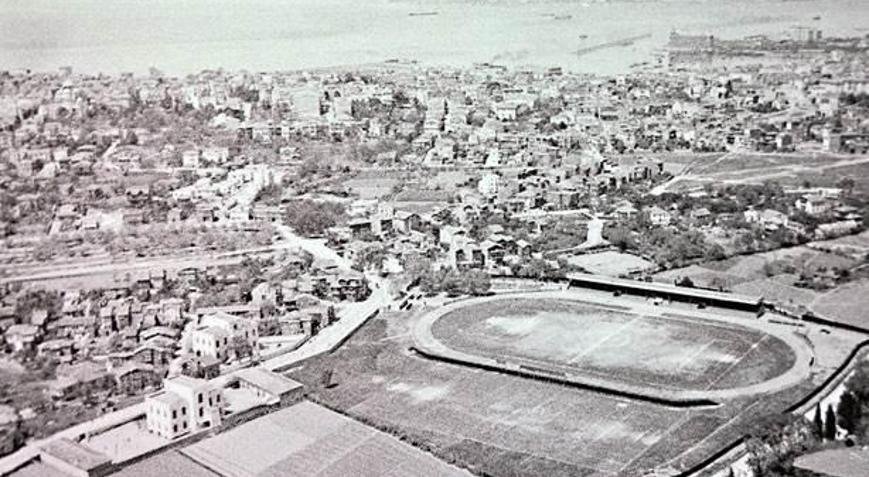 onorewankenobi's tweet photo. Bu fotoğraflar 1920 1930lu yıllara kadar uzanıyor. Stadın taşınmasını isteyen bitki örtüsüne gösterebilirsiniz. https://t.co/xOEZ2RYlFw