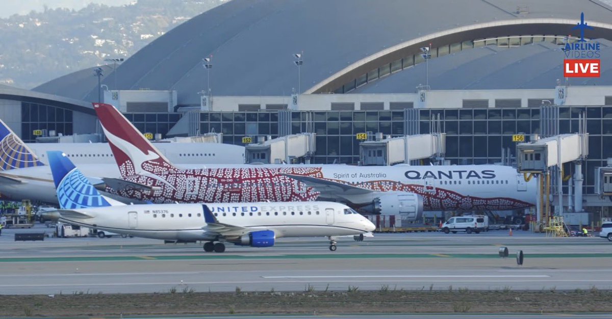 airlinevideos's tweet photo. 🚨WE’RE ON! It’s the BIG Sunday Show - Non-stop LAX plane spotting action LIVE from sunny Los Angeles! ✈️🌴☀️ You don’t want to miss it! Hit that link ⤵️⤵️ 

🔴LIVE LOS ANGELES (LAX) AIRPORT ACTION! (October 18th, 2026) https://t.co/AYUOtMT5O8 via @YouTube https://t.co/asEkx4bP8G