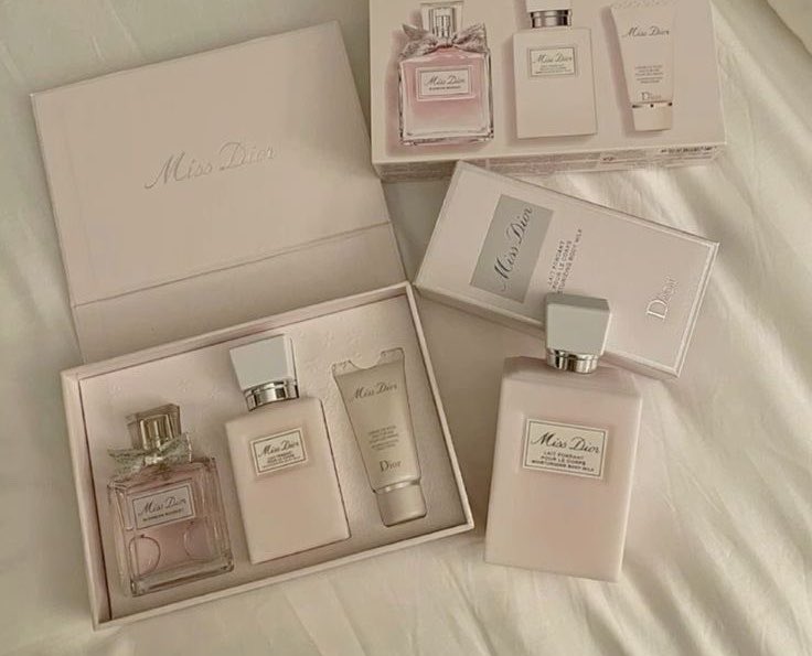 shysugarbunnie's tweet photo. I need this set so bad https://t.co/kzbwMb6Cg8