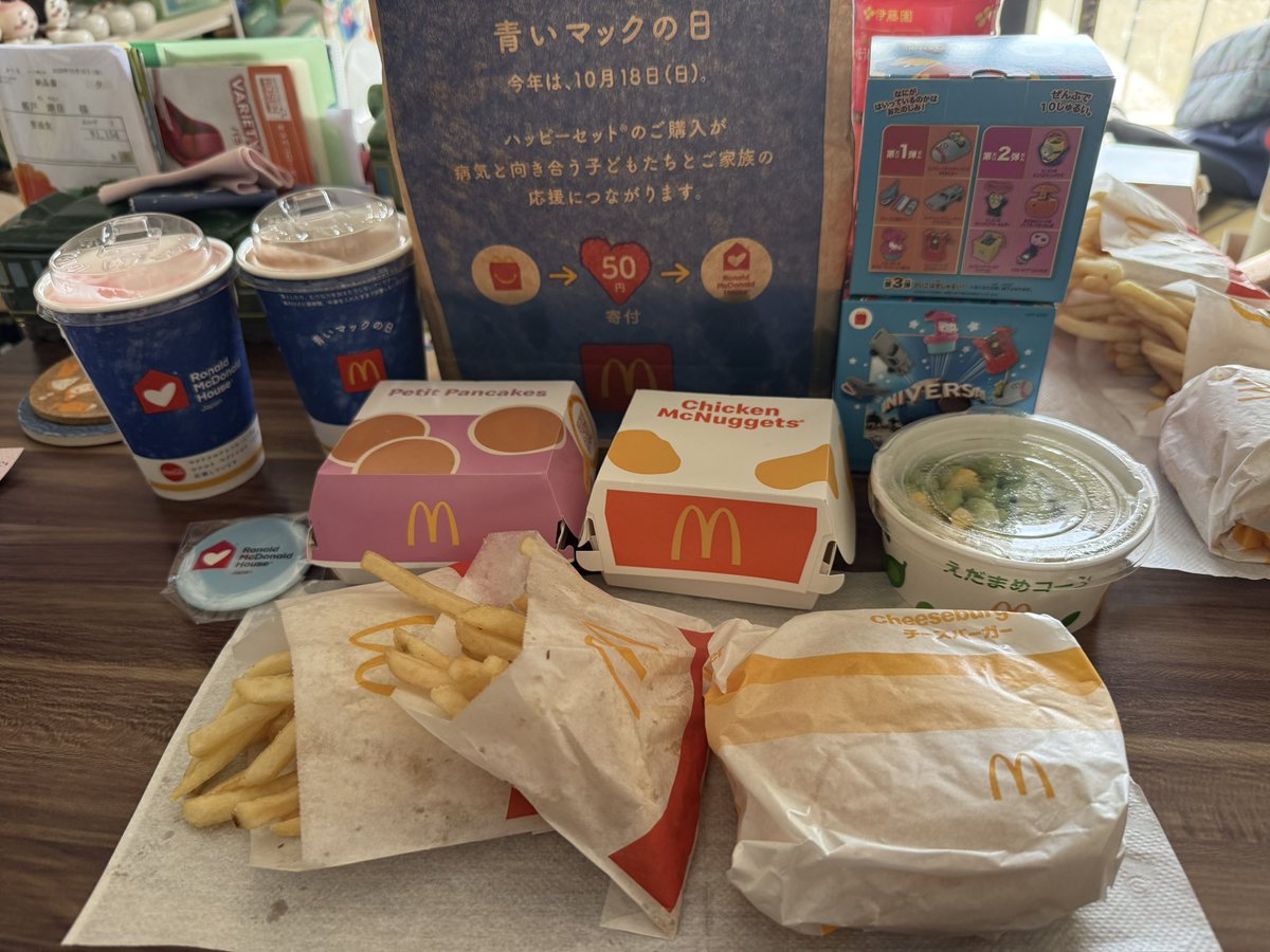 Seto08Yasu's tweet photo. 青いマックの日。
ハッピー瀬ッ戸で、フルコンプ🦈

#マクドナルド #マック #マクド #ハッピーセット #青いマックの日 https://t.co/OvVUvKHsr0