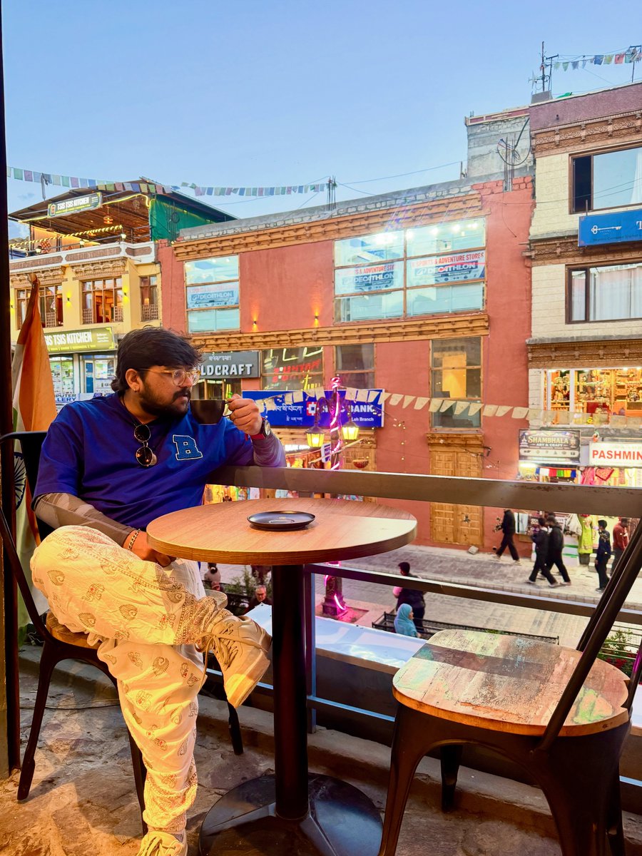 yecxyy's tweet photo. Slow brews and high-altitude views. Watching the rhythm of Leh Main Market unfold from above. https://t.co/sZAez0P7jp