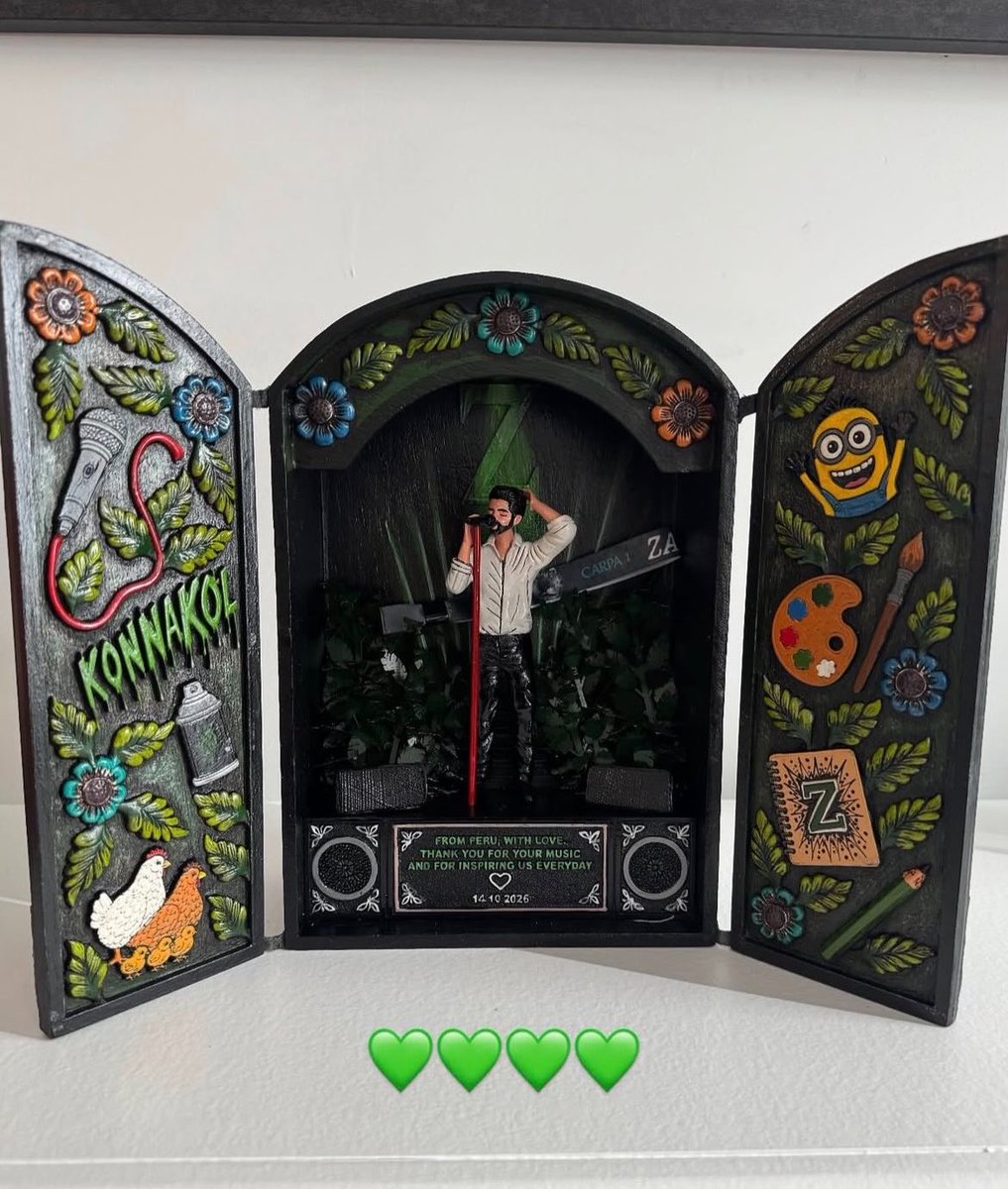 zaynmbase's tweet photo. zayn sharing the gifts he received from fans in lima and they’re so cool 🇵🇪💚

- zayn via ig story https://t.co/IYW7k5KAty