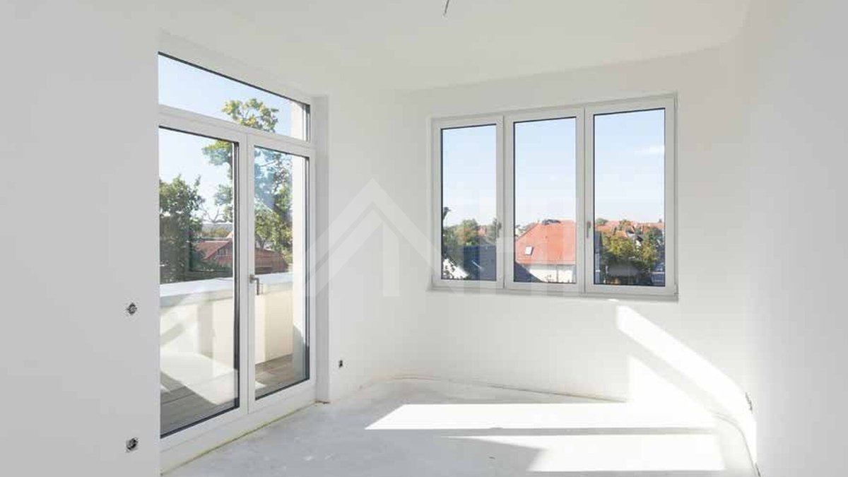 NachHauseGmbH's tweet photo. 821.520 EUR für 130,4 m² in Markkleeberg: Diese 4-Zimmer-Etagenwohnung im 1. Obergeschoss bietet einen offenen Wohn-, Koch- und Essbereich mit 49,9 m² sowie Balkon und zwei Bäder. 🏡

Mehr erfahren: https://t.co/NLvqJxxzcj

#Markkleeberg #Neubau #Eigentumswohnung #Balkon https://t.co/8U85fzzZE3