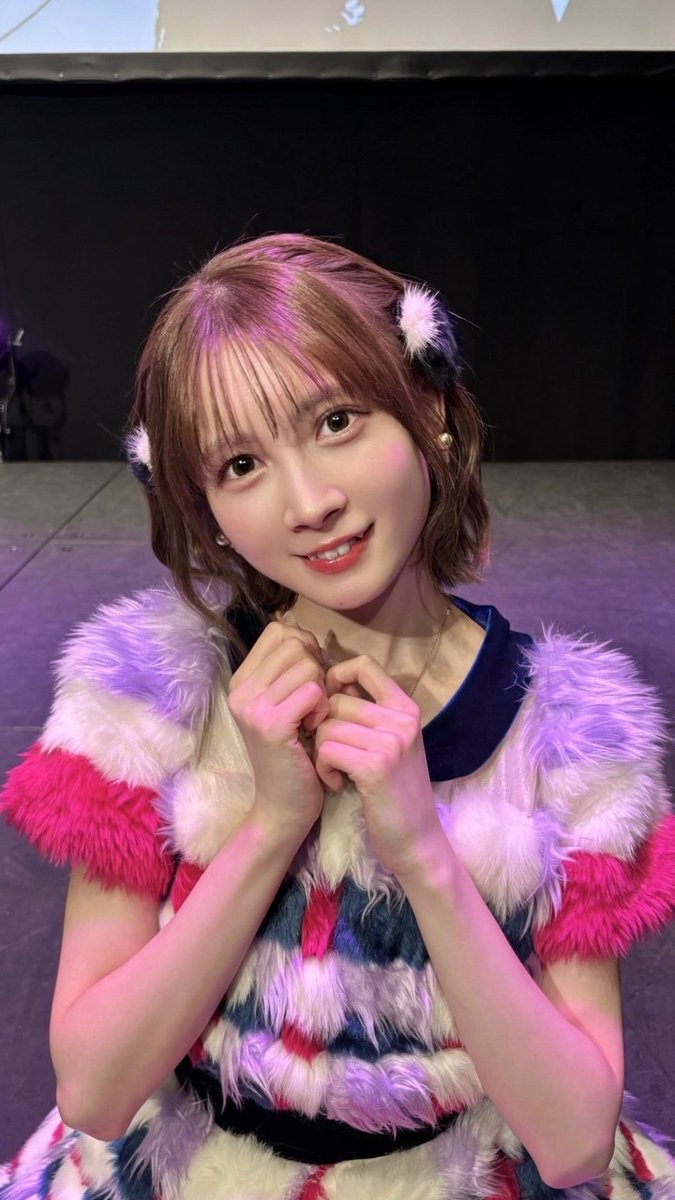 ParadeSummer's tweet photo. 今日のヘアピンも髪型もすごく似合っていて、地球を壊しちゃいそうなくらい可愛かった！！🥹💗
衣装もみゆうにぴったりで、本当に可愛かったよ！！😭 진짜 너무너무 사랑해🩵🩷

#みずみんメール https://t.co/thJLmHBZix