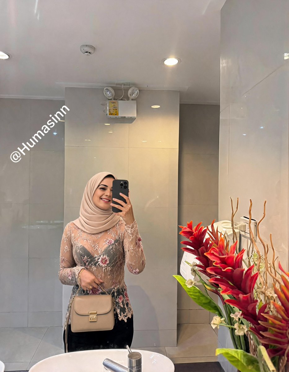 Humasinn's tweet photo. “It’s Sunday, so a little softness is needed.
Hijab on, floral sheer, and modesty has its own unique charm. 😌
#HijabiSunday
@Rahul643330 @alizey_liz
@alima_sadaf @SYEDANAILAJUTTI @Sadia_khan26 @zsaifer01 @ZainabRizvi0 @zainabzehra604 @Juhainaaura @VijaySharma6180 @vishaaallll_1 @Bahayaourat28 @mianagma999 @Fizanaqabi @LustinessMyra @Husnaansar0omb @hijabi_syeda @haseendoshiza @hayyaasyeda9 @Hbullsandeep @UrUncut_daddy @DaddySanatani @QueenIshaani @Raghusarahn98 @h_raj1919 @vikraantthakur2 @Yourmasterkapil @itsdominic_69