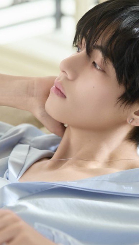 BTSVChartData's tweet photo. Taehyung for TirTir 🔥 https://t.co/pxaXCgS6Bt