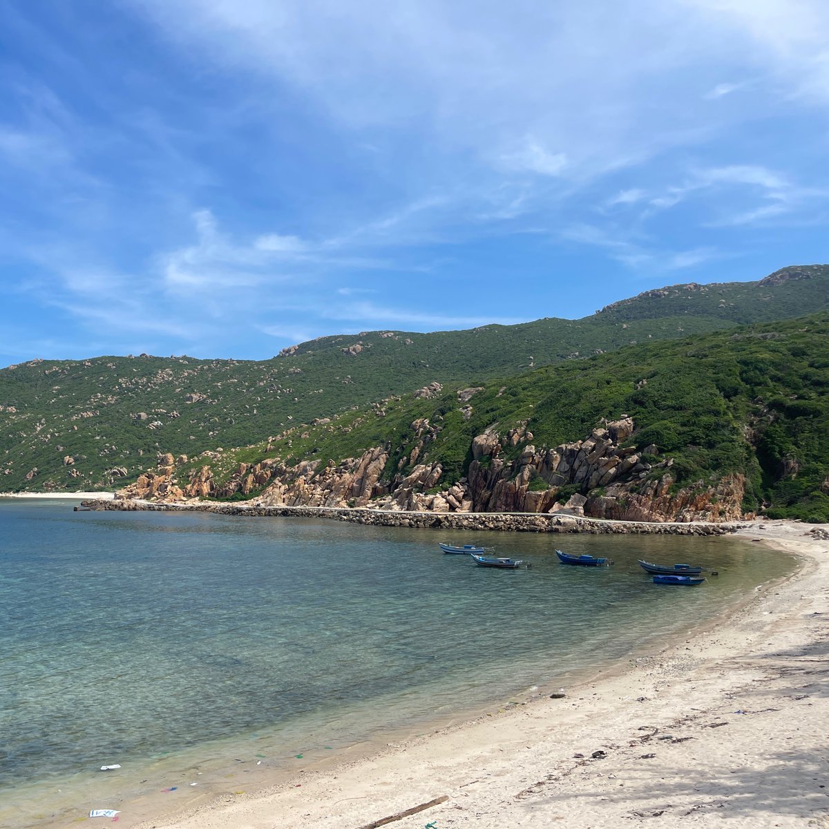 mateo0902's tweet photo. My Hoa, Phan Rang offers stunning landscapes and world-class kitesurfing. Come explore a land shaped by sun, wind, and unforgettable experiences. https://t.co/myvdrmMjP4