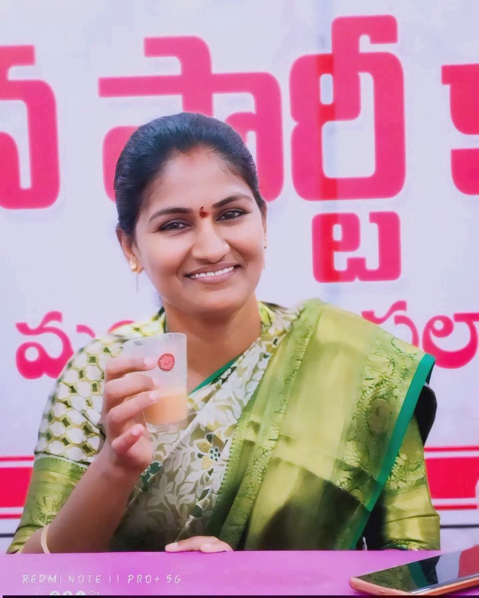 vinodkumaraguru's tweet photo. జనసేన పార్టీ రాష్ట్ర అధికార ప్రతినిధులు అయినటువంటి 👇👇👇

@Keerthana_JSP గారు
@RayapatiAruna గారు
@DasariKiranJSP గారు
కూటమి బలపరిచిన జనసేన కార్పొరేటర్ అభ్యర్థులుగా నామినేషన్ దాఖలు వేశారు 🤝✊💥🦁

@JanaSenaParty @PawanKalyan 
@itsRamTalluri @JSPVeeraMahila @JSPShatagniTeam https://t.co/84JQ8tUqIL