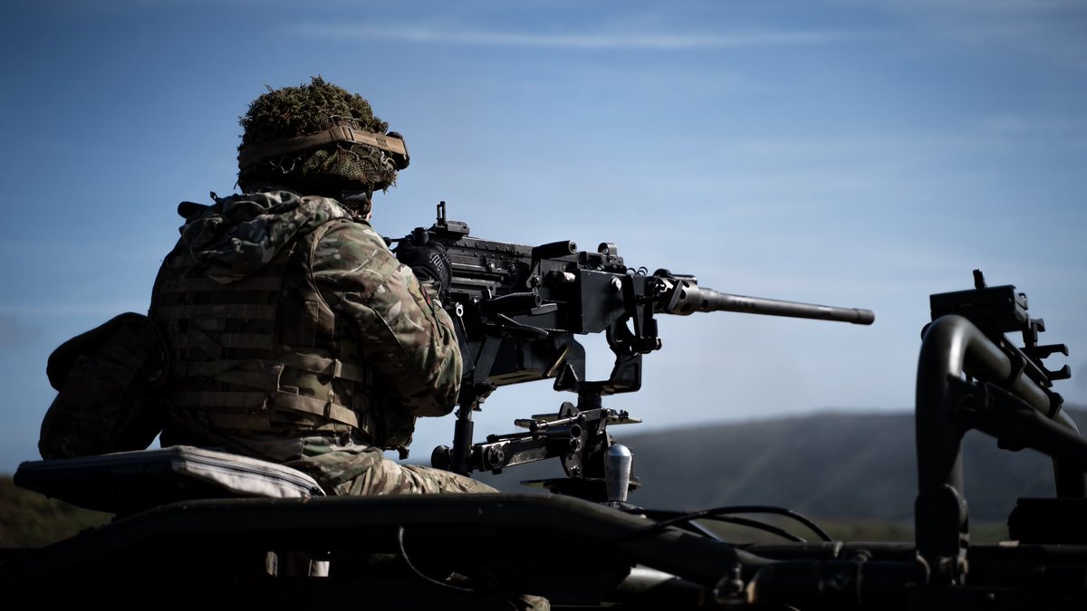 RiflesRegiment's tweet photo. The HMG .50 Cal — heavy firepower within the British Army. Chambered in 12.7×99mm NATO, it provides long-range fire support and is designed to engage a range of targets. Its versatility allows it to be deployed in various roles, including vehicle-mounted applications. https://t.co/VQCc130Dpc