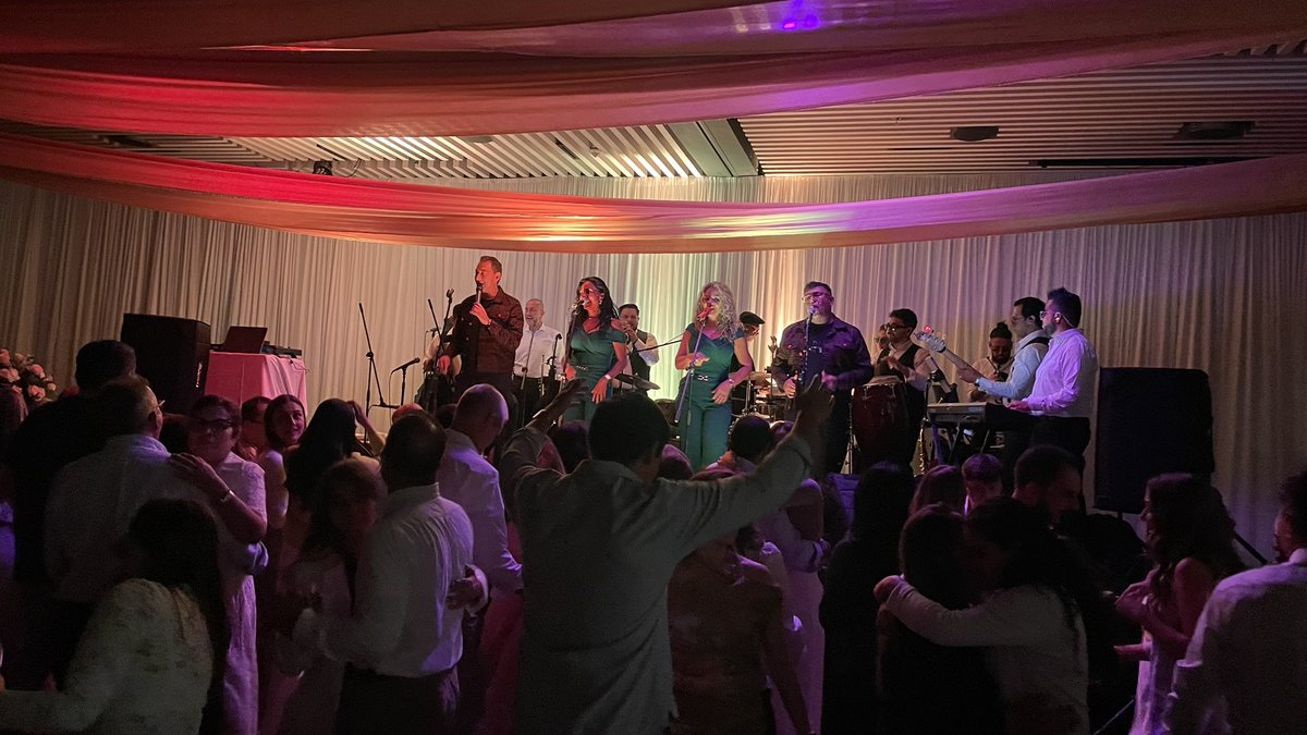 lasextrellas's tweet photo. Que gran fiesta privada ayer en el PARQUE DE LA 93.   17 de oct de 2026 💃🕺🏾🙏🏻❤️ https://t.co/QaHy8kwTDA