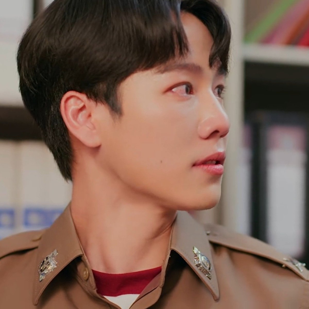 xoxchim's tweet photo. mas nakakaiyak pang makita kung pano i-hold ni Mangkorn ang luha niya kesa sa buong conversation nila ni Thear eh :<
#PoliceinLoveEP6 https://t.co/alXvnGgPgV