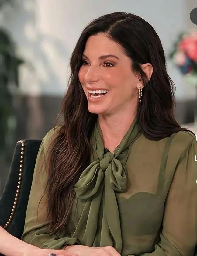 SandraAnne9vuq's tweet photo. Never be ashamed to begin again. Sometimes life breaks your plans because you deserve a new beginning, a stronger heart, and a more beautiful destination. 🌅

True or False: Starting over is a sign of strength, not weakness?

#SandraBullock #NewBeginnings #InspirationalQuotes https://t.co/2FdeD3996d