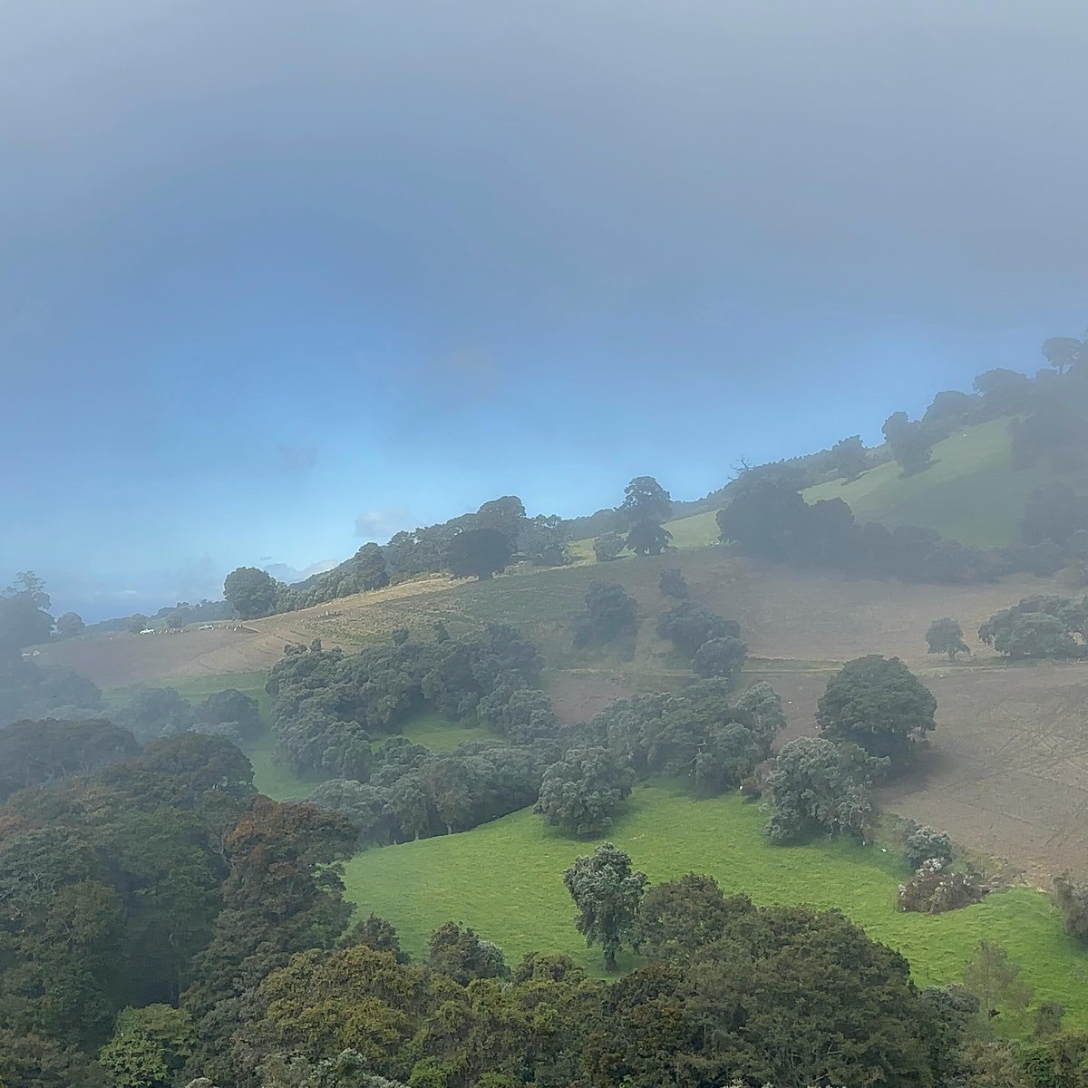 dilayozen's tweet photo. San José, Cartago y el volcán Irazú. Antes de viajar a Costa Rica, muchos me dijeron que la capital era muy peligrosa. Por suerte, cuando estuve allí, solo fue un poco inquietante. Diciembre de 2024. https://t.co/xIhOKfUGPe