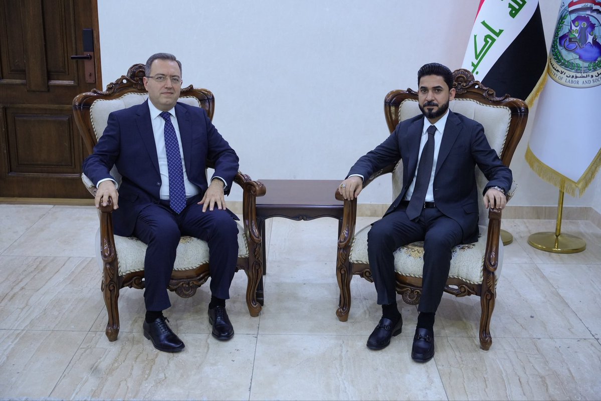 mousawiiq's tweet photo. بحث وزير العمل والشؤون الاجتماعية، السيد محمد الموسوي، اليوم، مع وفد من مركز العمل التابع لمنظمة التعاون الإسلامي برئاسة المدير العام السيد أزار بايراموف، سبل تعزيز آفاق التعاون المشترك في مجالات التوظيف، والتدريب، والضمان الاجتماعي.

وجرى خلال اللقاء التركيز على إعداد برامج متخصصة تهدف إلى تطوير القدرات وتنمية القابليات للفئات المستهدفة ضمن برامج الوزارة، فضلاً عن الاستفادة من خبرات وبرامج المركز الدولي التابع للمنظمة للارتقاء بواقع العمل.

ويأتي هذا اللقاء في إطار استكمال الإجراءات والخطوات العملية لانضمام جمهورية العراق إلى مركز العمل، وذلك بعد تخويل مجلس الوزراء للتوقيع على نظامه الأساسي في شهر تشرين الثاني من عام 2023.