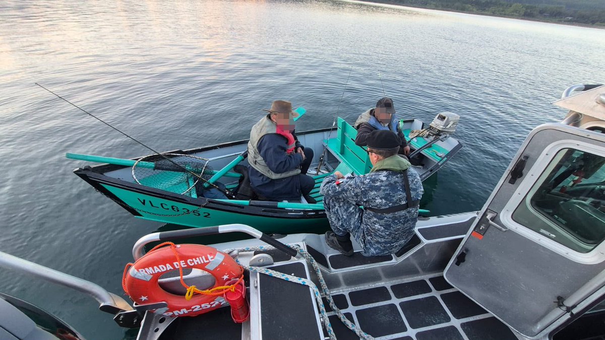 maritgobvld's tweet photo. FISCALIZACIÓN A LA PESCA DEPORTIVA #LagoVillarrica.- El día 17 de octubre, personal de #PolicíaMarítima de la Capitanía de Puerto de #Villarrica, mediante la Unidad Marítima dependiente, fiscalizaron el cumplimiento de la normativa pesquera y el empleo de elementos de seguridad. https://t.co/DYItimFZ98