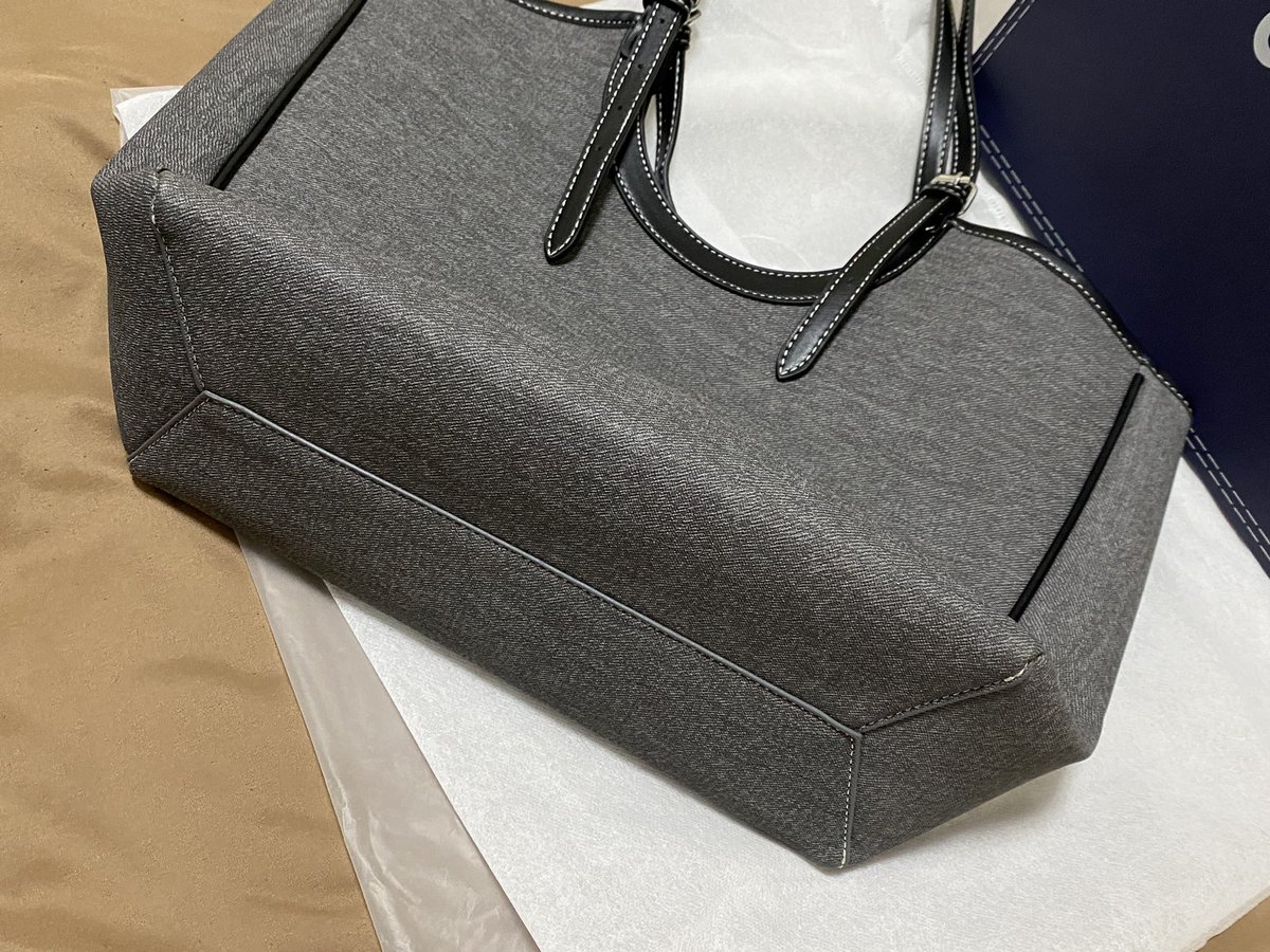 loveDOyoungsoo's tweet photo. Shopping bag โจริญ แบรนด์ chamoon 300 บาท รวมส่ง (พื้นที่ห่างไกล+50บาท )
ใช้ไป 2 ครั้ง มีถุงผ้าแบรนด์และถุงกระดาษครบ 
#ส่งต่อกระเป๋า #ส่งต่อกระเป๋ามือ2 #ส่งต่อกระเป๋ามือสอง #chamoon #ส่งต่อchamoon https://t.co/lZnA6q4YYD