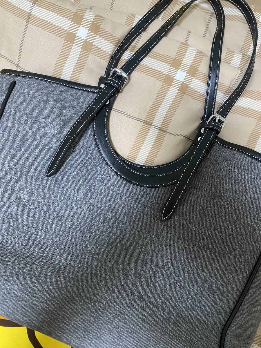 loveDOyoungsoo's tweet photo. Shopping bag โจริญ แบรนด์ chamoon 300 บาท รวมส่ง (พื้นที่ห่างไกล+50บาท )
ใช้ไป 2 ครั้ง มีถุงผ้าแบรนด์และถุงกระดาษครบ 
#ส่งต่อกระเป๋า #ส่งต่อกระเป๋ามือ2 #ส่งต่อกระเป๋ามือสอง #chamoon #ส่งต่อchamoon https://t.co/lZnA6q4YYD