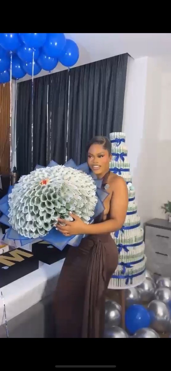 zhinny42's tweet photo. You guys 🥹🥹🥹🥹
My yummy Nomy got her gifts 🥹🥹😫

MORE VIDEOS ARE COMING.

#BBNaija #Nomy #NomyNation https://t.co/WkPCXsSzTN