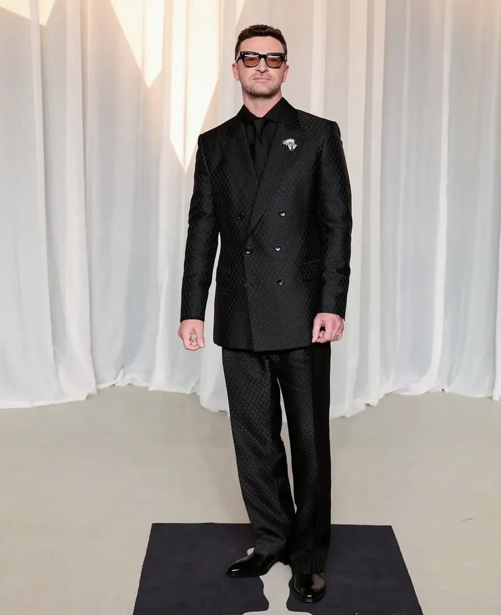 JTimberlakeOrg's tweet photo. Justin Timberlake at the Sixth Annual Academy Museum Gala last night, Oct 17. 🔥😍 https://t.co/Yk1kla6t05