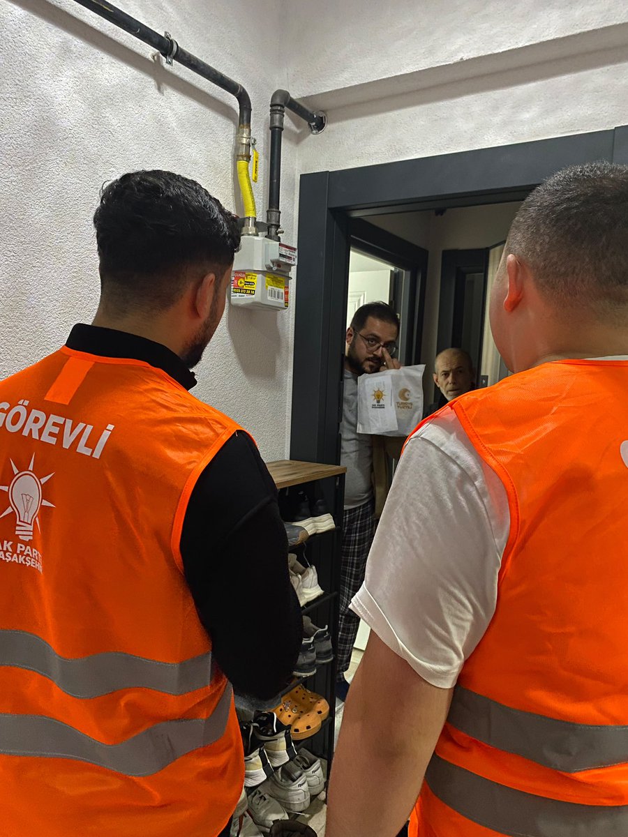 akbasaksehir's tweet photo. 📍 Altınşehir Mahallesi

Altınşehir Mahallemiz olarak hane ziyaretlerimizi gerçekleştirdik.
Her kapıda samimiyet, her hanede muhabbet! Gönüllere dokunmaya, sahada olmaya devam ediyoruz. 🇹🇷 https://t.co/fiOtVP5hVT